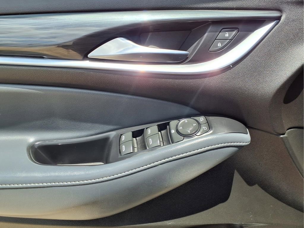 Used 2022 Summit White Buick Essence image 26