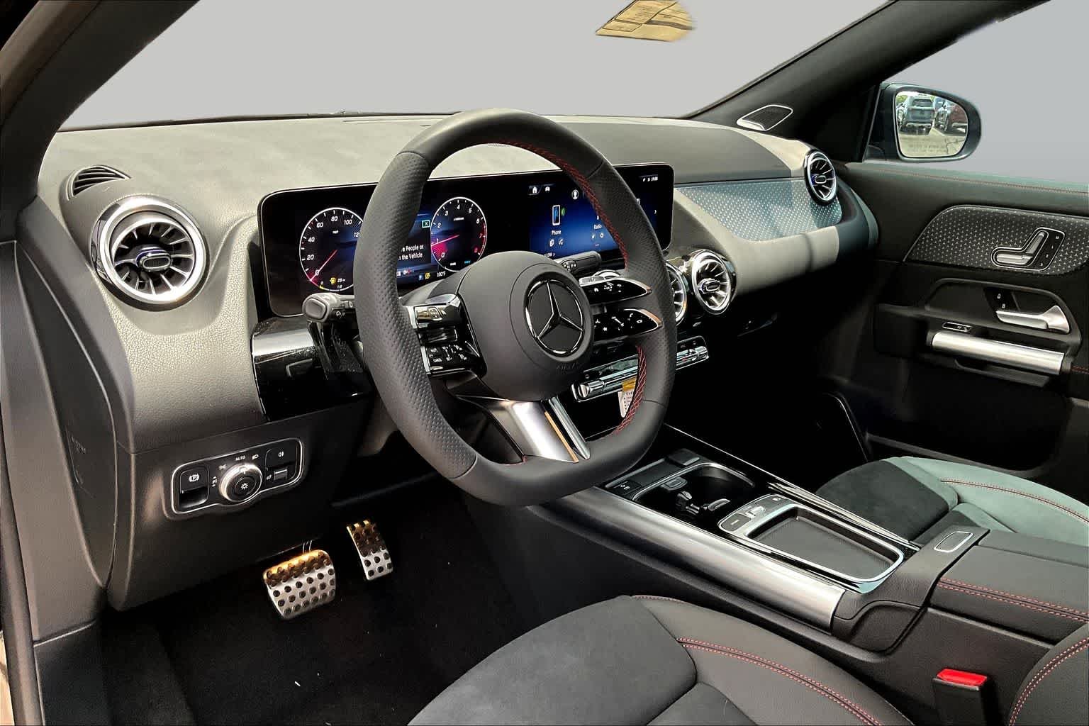 Used 2025 Night Black Mercedes-Benz GLA 250 image 10