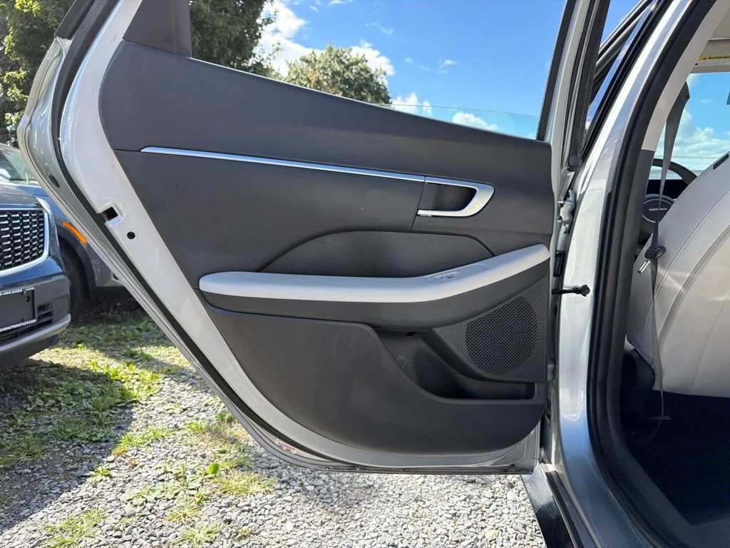 Used 2024 Silver Hyundai SEL image 27