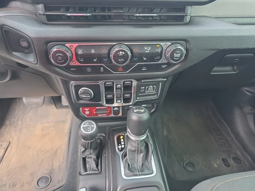 Used 2024 Crystal Metallic Jeep Sport image 17