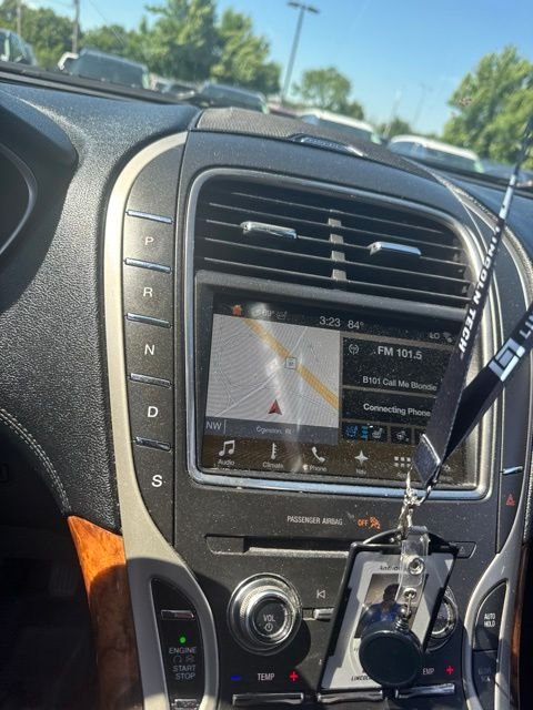 Used 2017 Gray Lincoln Reserve image 10