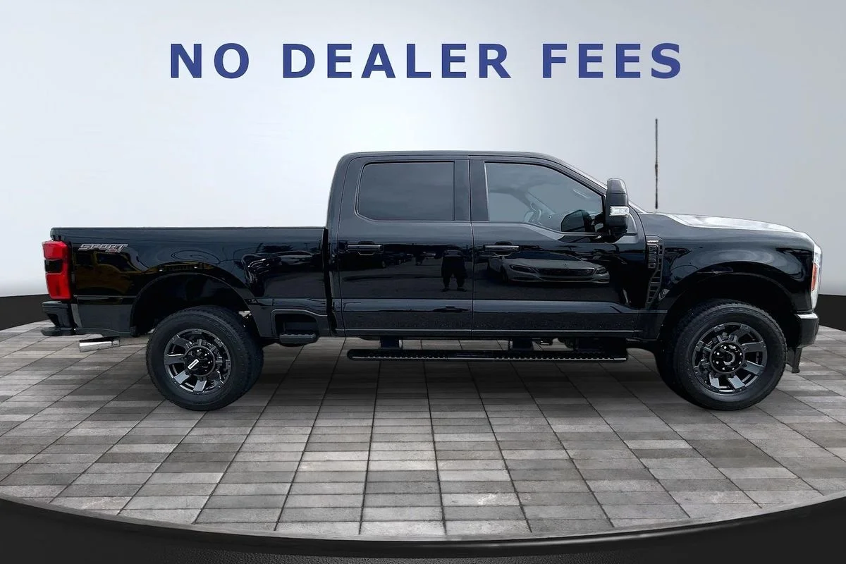 Used 2024  Ford LARIAT image 32