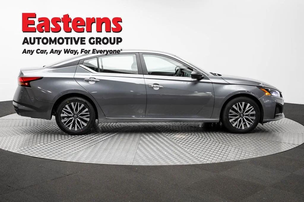 Used 2025 Gray Nissan 2.5 SV image 4
