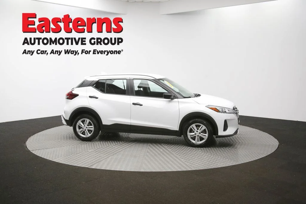 Used 2022 White Nissan S image 46