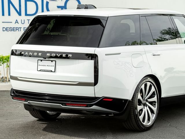 New 2026 Ostuni Pearl White LAND ROVER SE 7 Seats image 7