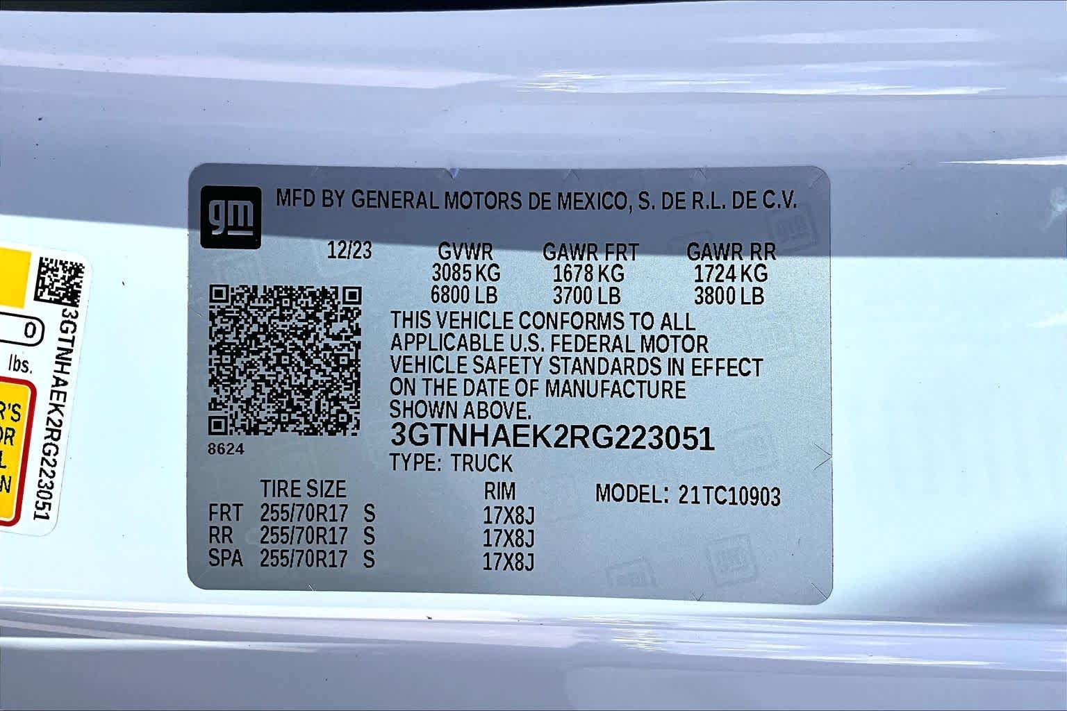 Used 2024 Summit White GMC Pro image 34