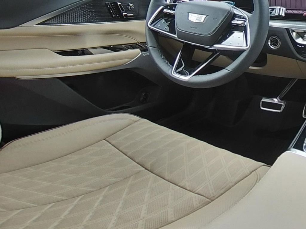 2025 Cadillac LYRIQ Luxury 3 - Photo 12
