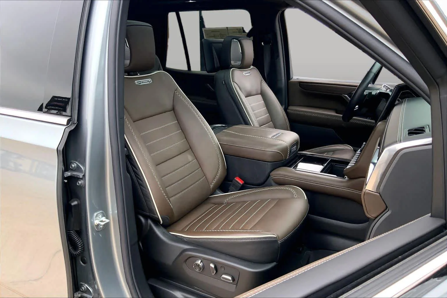 Used 2025 Sterling Metallic GMC Denali Ultimate image 9