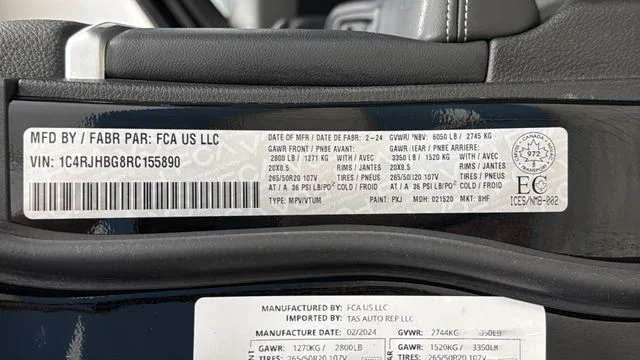 Certified Used 2024 Diamond Black Crystal Pearlcoat Jeep Limited image 38