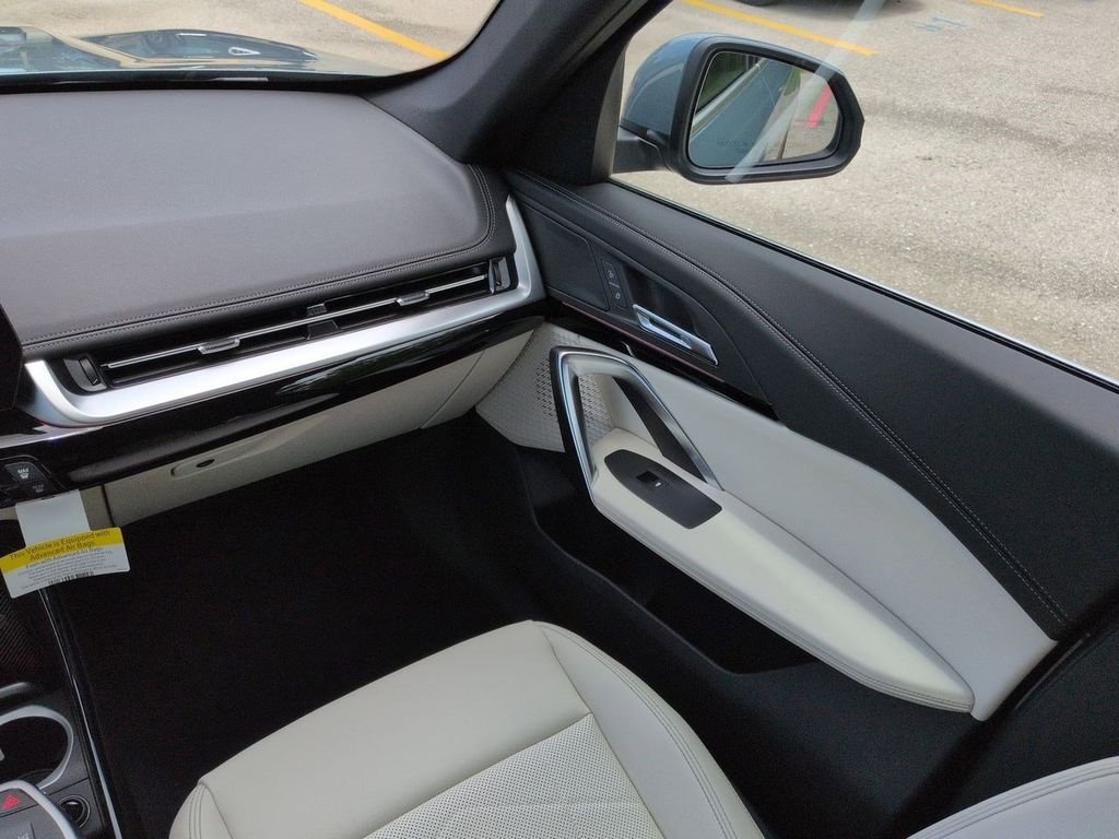 New 2026 Cape York Green Metallic BMW xDrive28i image 17