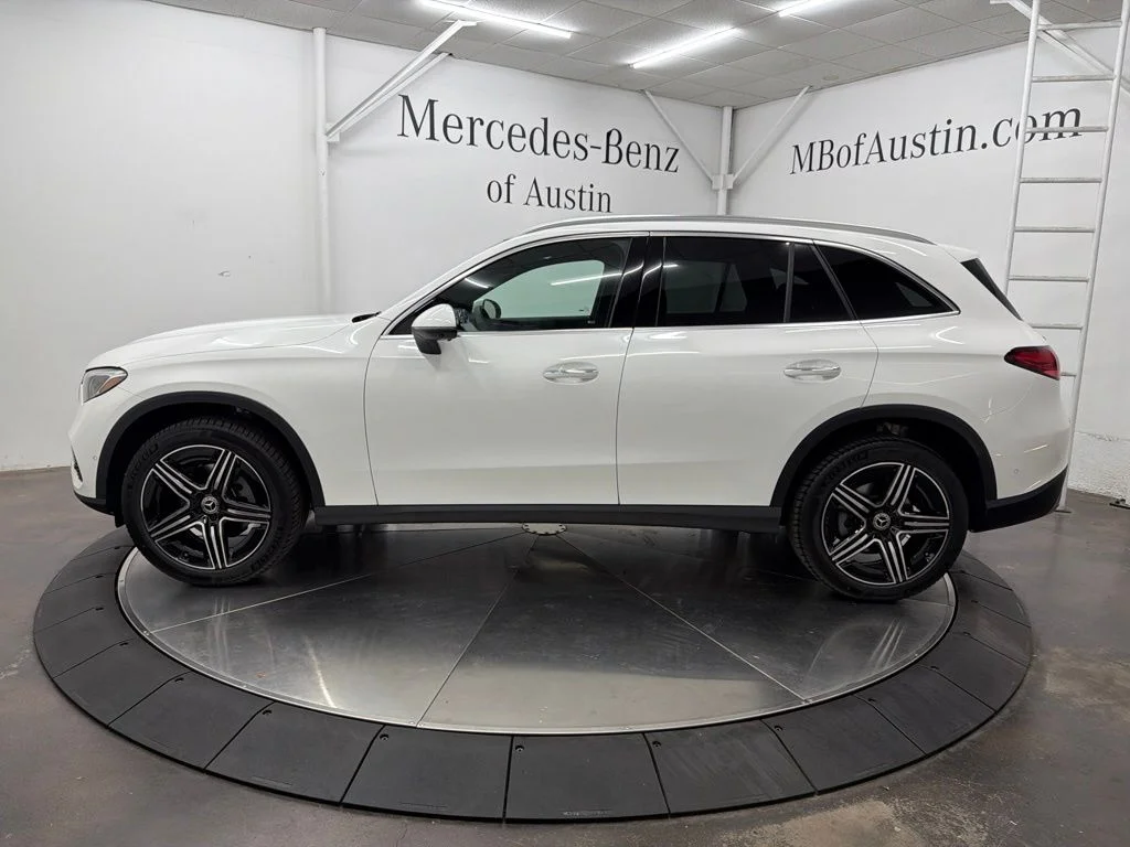 New 2027 White Mercedes-Benz GLC 300 image 4