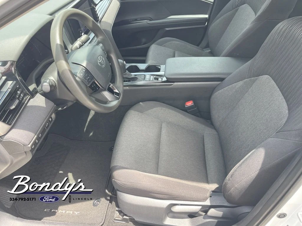 2025 Toyota Camry LE - Photo 10