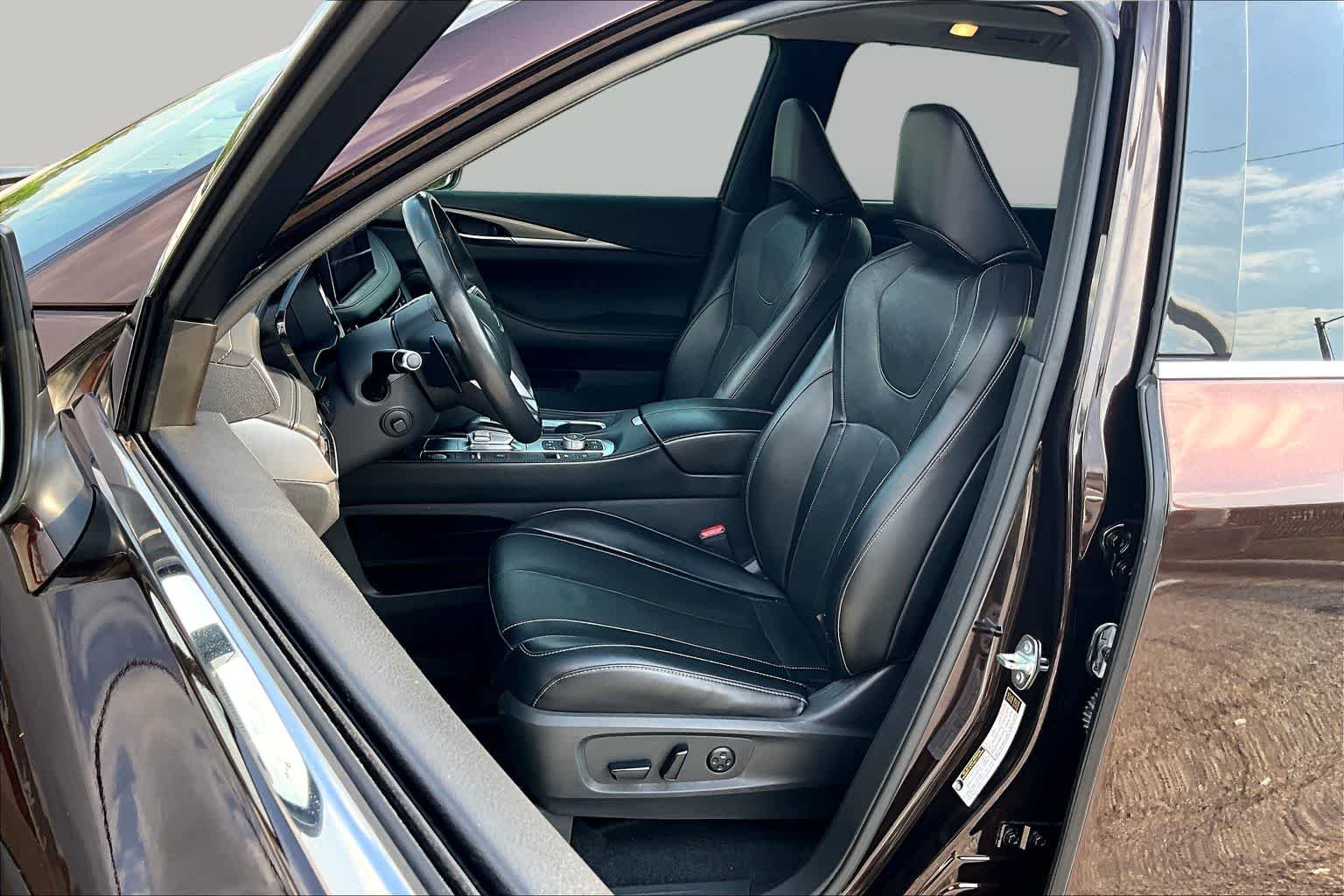 Used 2022 Mocha Almond INFINITI LUXE image 8