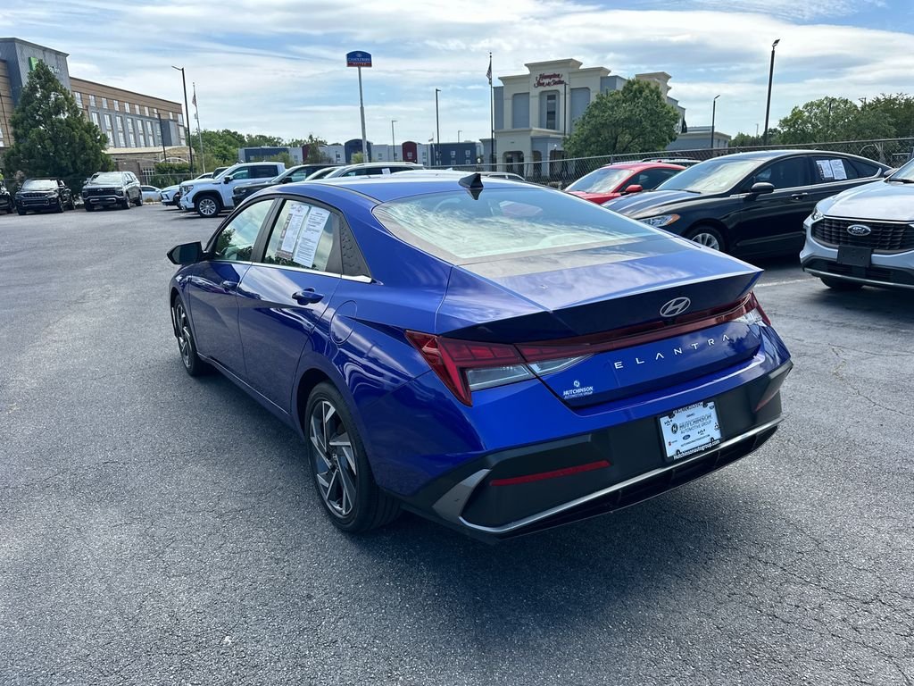 Used 2025 Blue Hyundai SEL Convenience image 5