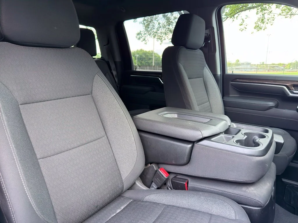 Used 2025 White Chevrolet LT image 32