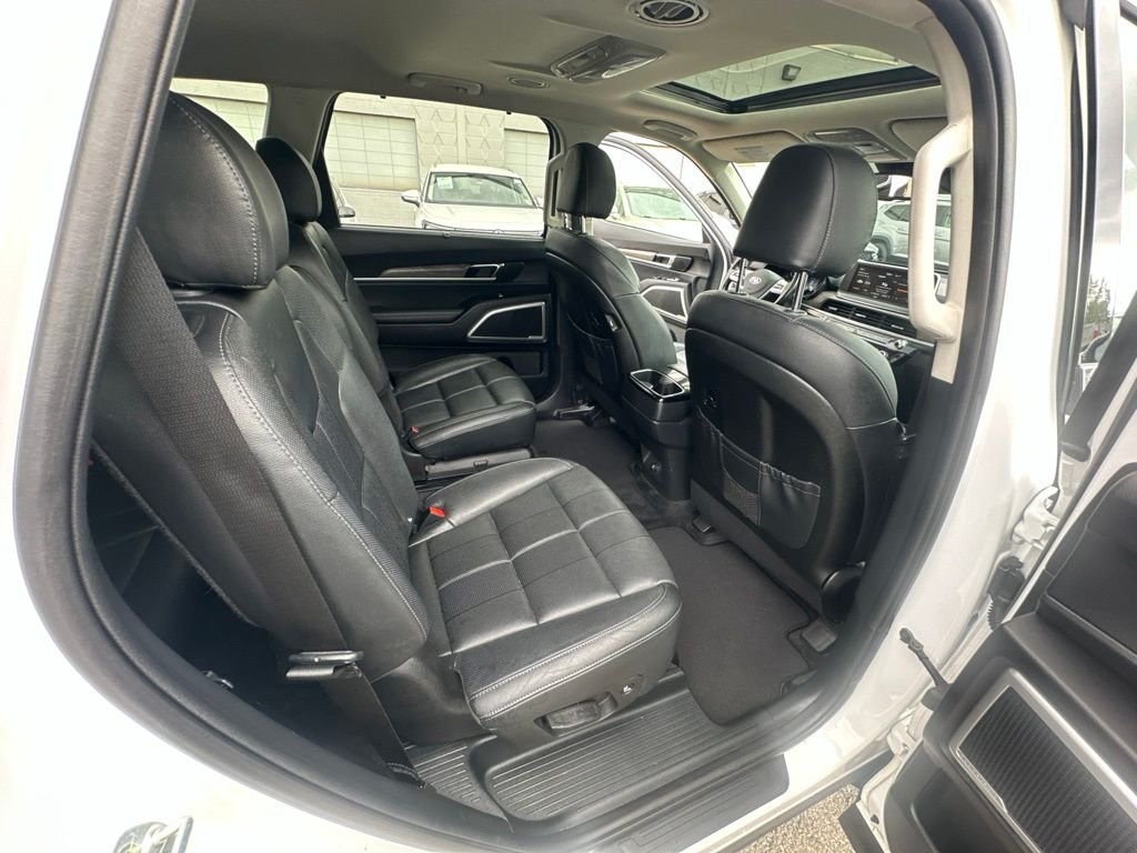 Used 2020 White Kia EX image 31