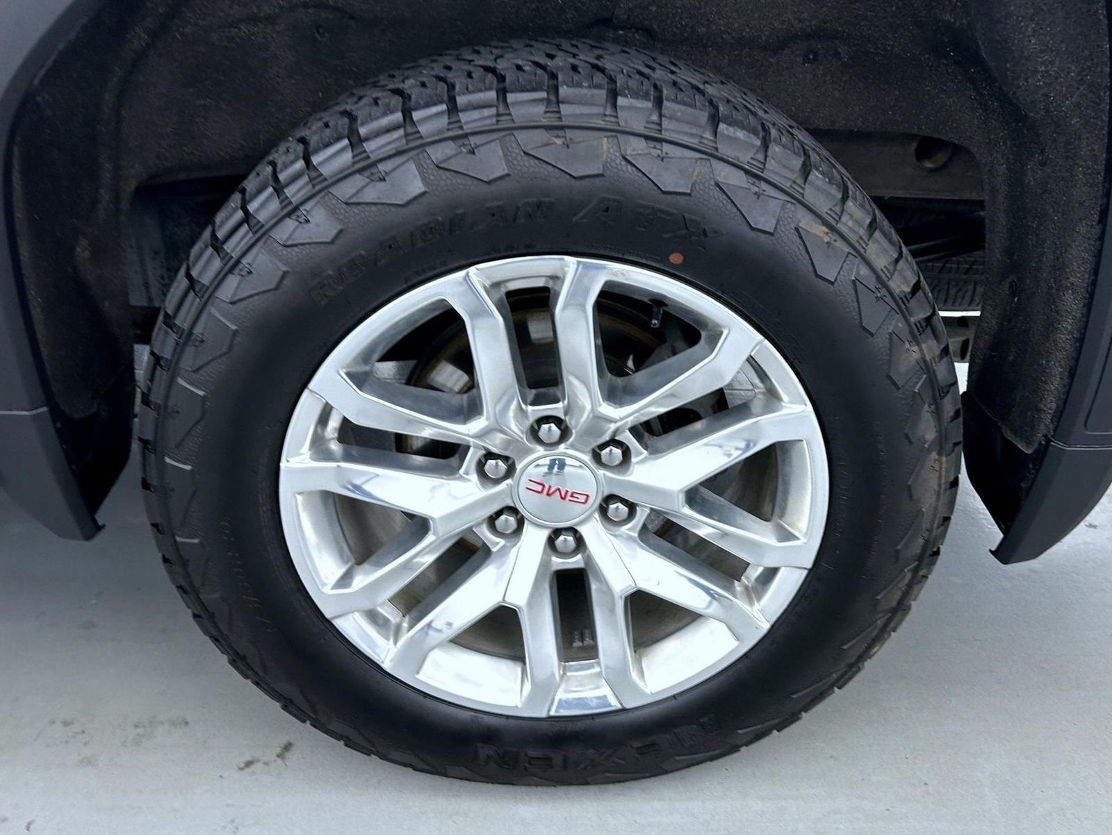 Used 2021 White GMC SLT image 23