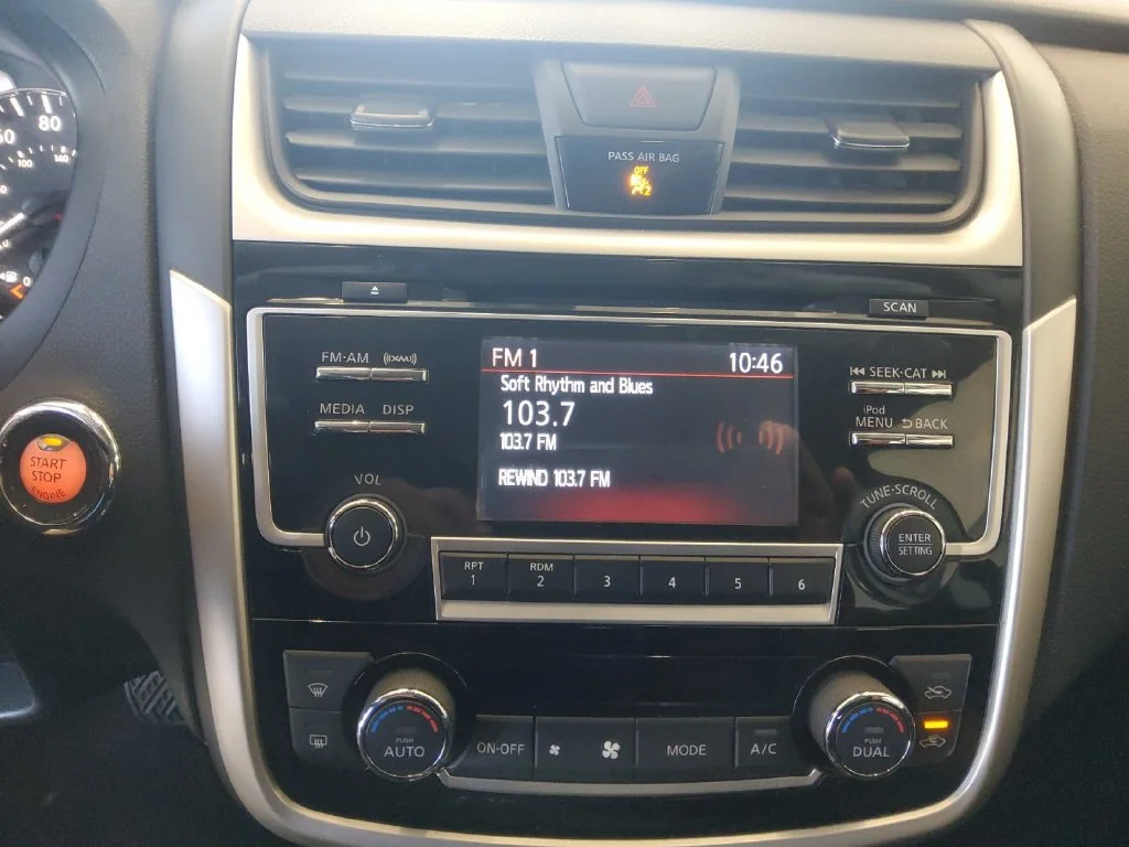 Used 2018 Blue Nissan 2.5 SL image 11