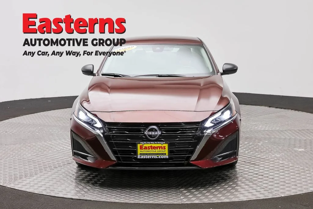 Used 2025 Red Nissan 2.5 SV image 2