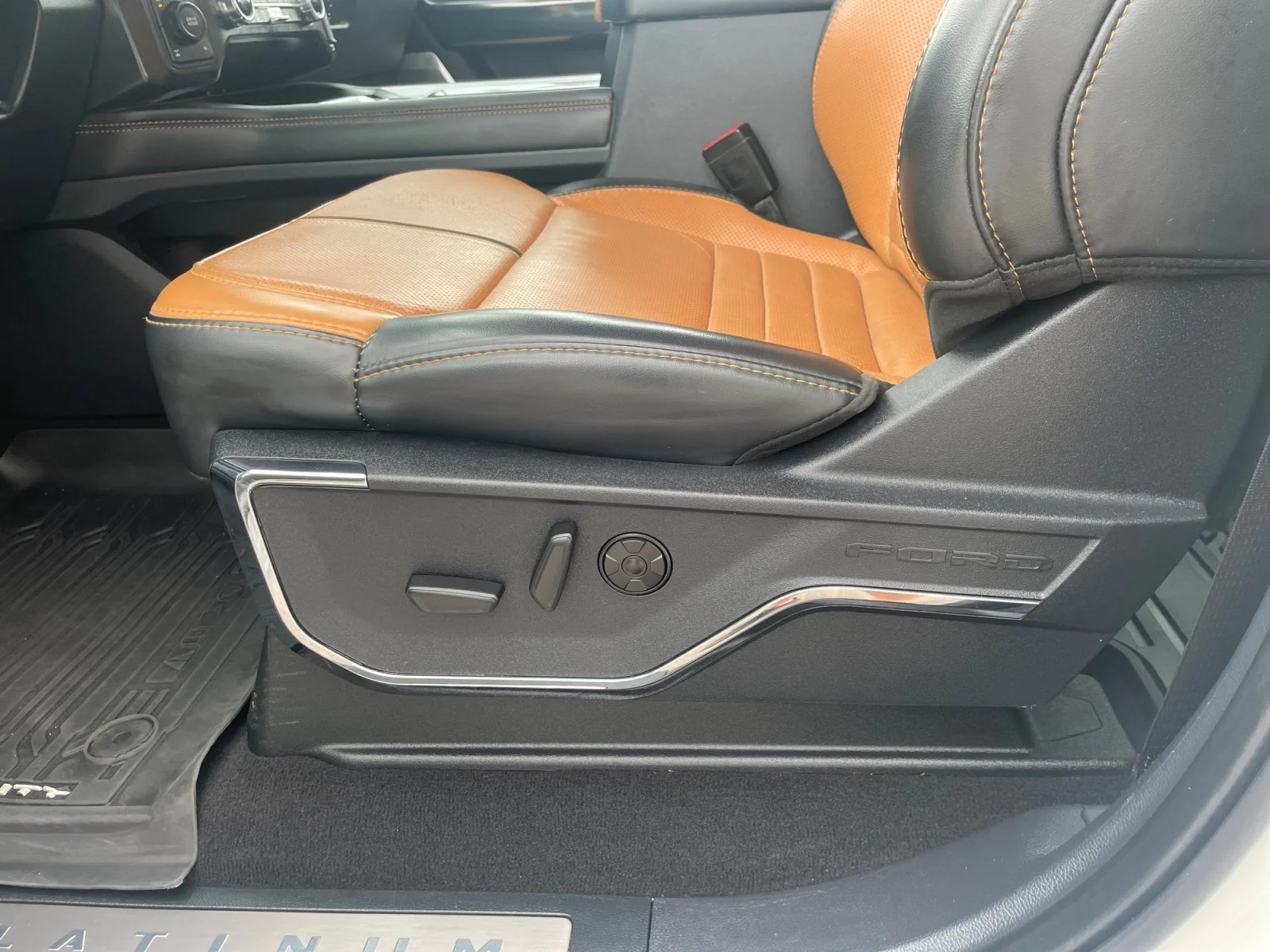 Used 2024  Ford PLATINUM SuperCrew image 15