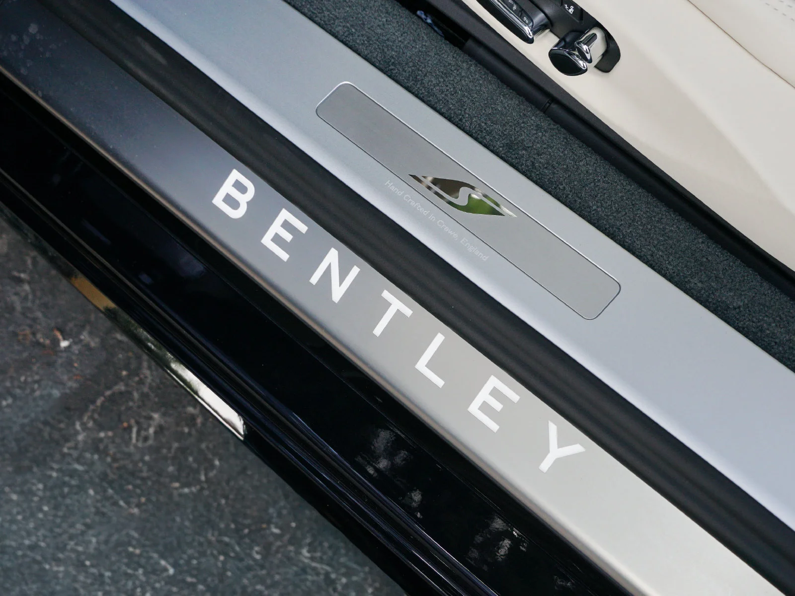 New 2026 Dark Sapphire Bentley GTC S image 21