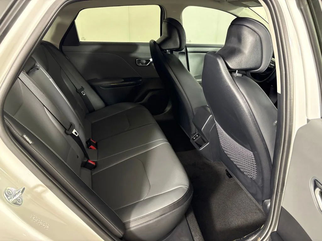 New 2026 Snow White Pearl Kia EX image 20