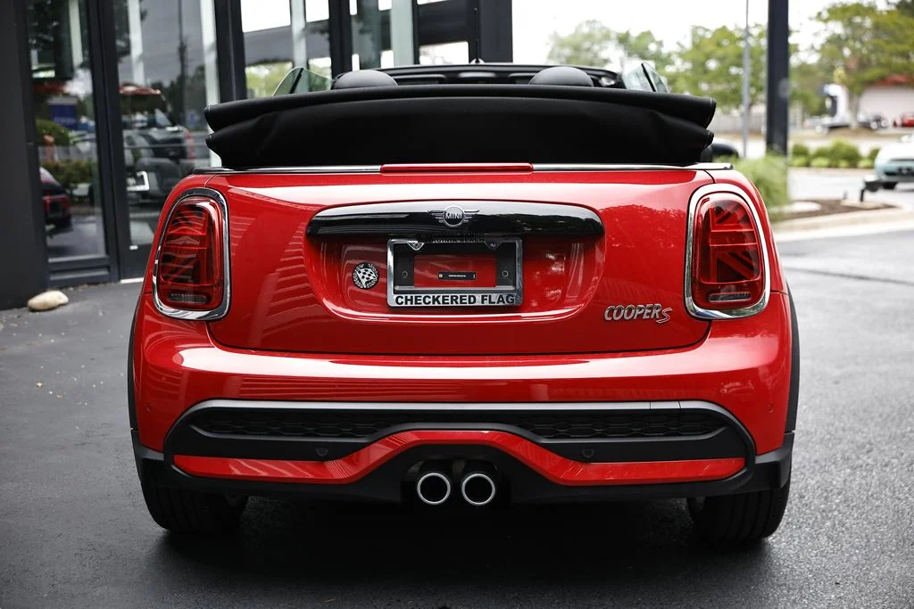 Used 2024 Chili Red MINI Signature image 12