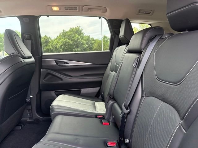 Used 2023 Gray INFINITI LUXE image 7