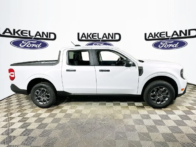 New 2026 White Ford XLT image 2