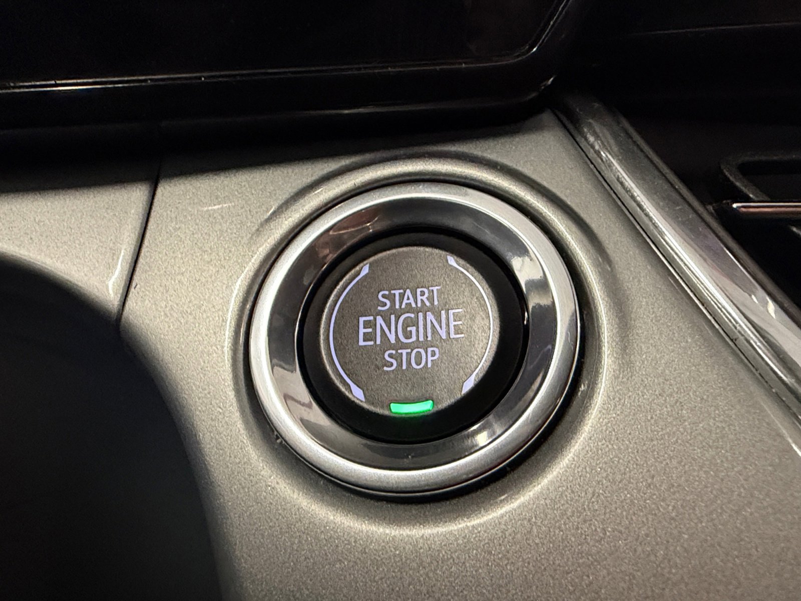 Used 2025 Summit White Chevrolet LT image 30