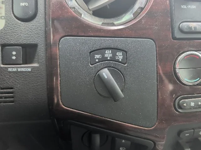 Used 2010 White Ford Lariat image 18