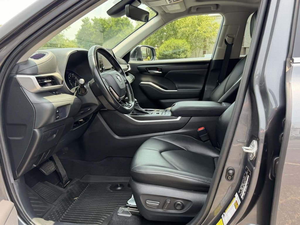 Used 2021 Gray Toyota XLE image 16