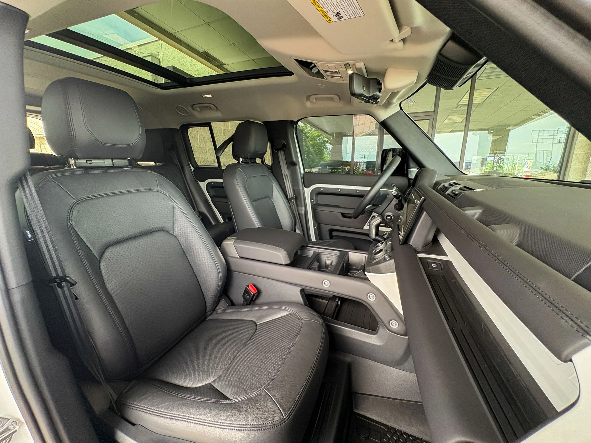 Used 2024 Gray Land Rover P300S image 27