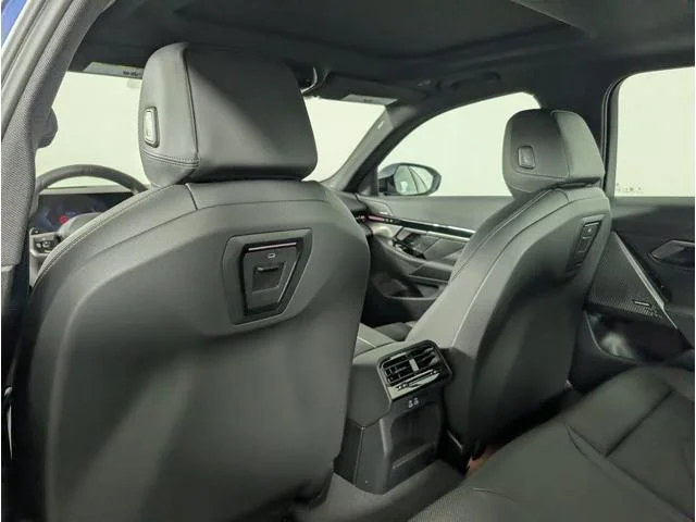 New 2026 Tanzanite Blue II Metallic BMW 530i xDrive image 14