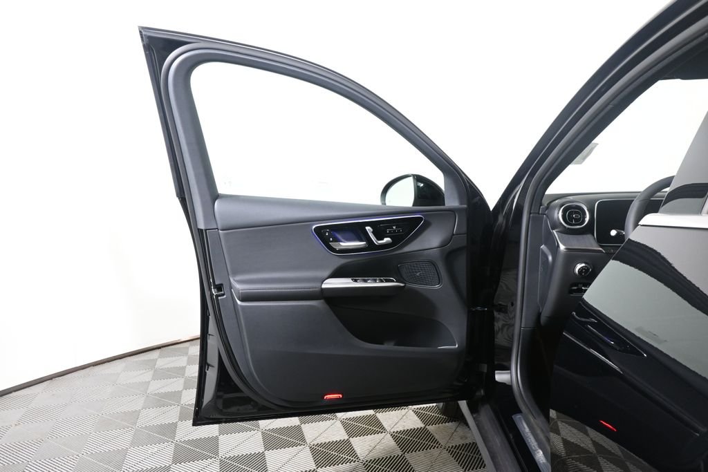 Used 2026 Black Mercedes-Benz GLC 300 image 28