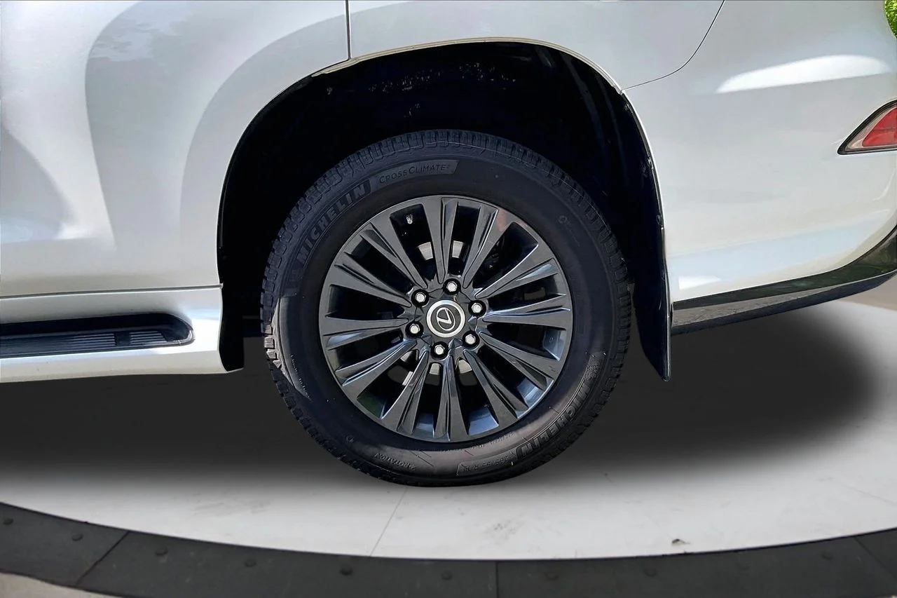 Used 2020  Lexus 460 image 36