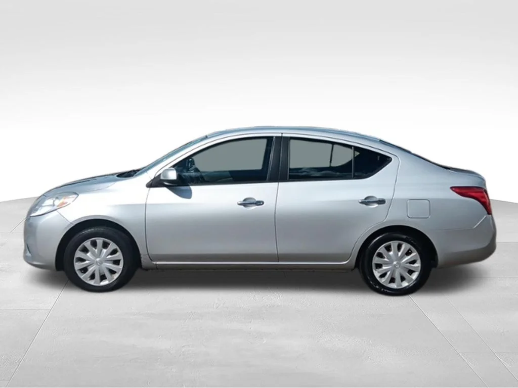 Used 2012 Brilliant Silver Metallic Nissan 1.6 SV image 4