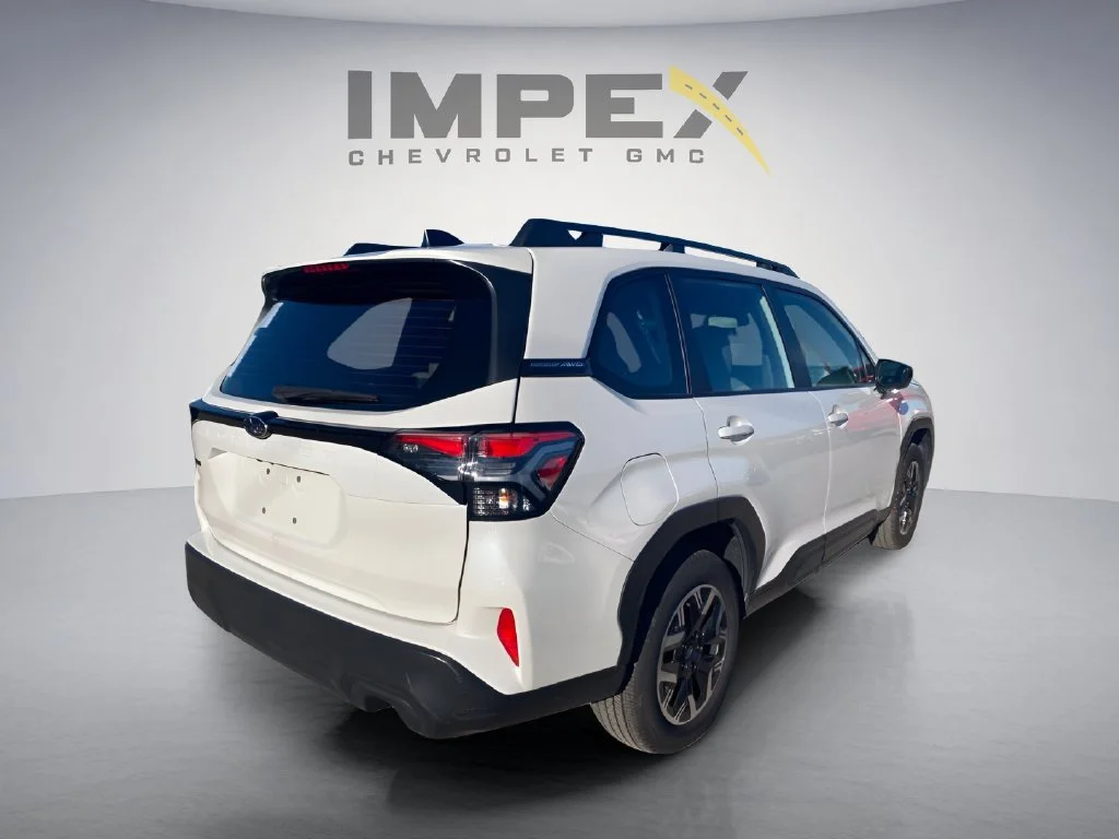 Used 2025 White Subaru  image 6