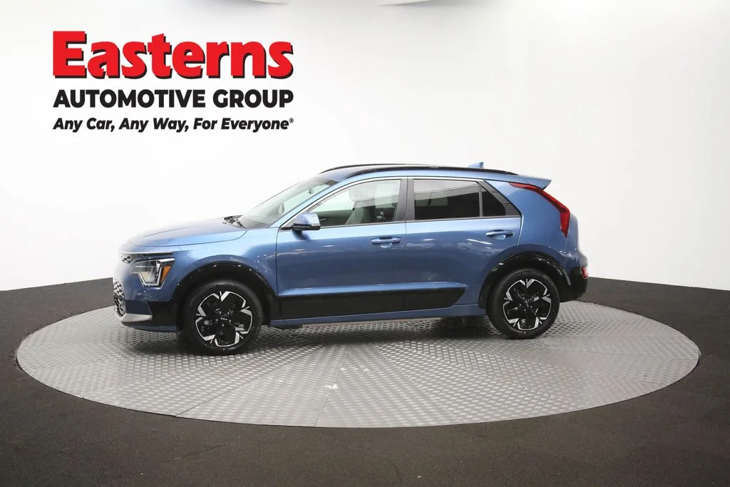 Used 2023 Blue Kia Wind image 57