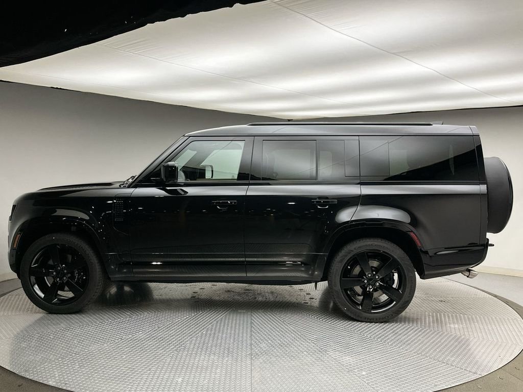 New 2026 Santorini Black Land Rover V8 image 10