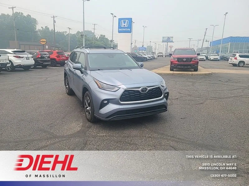 Used 2021  Toyota XLE image 1