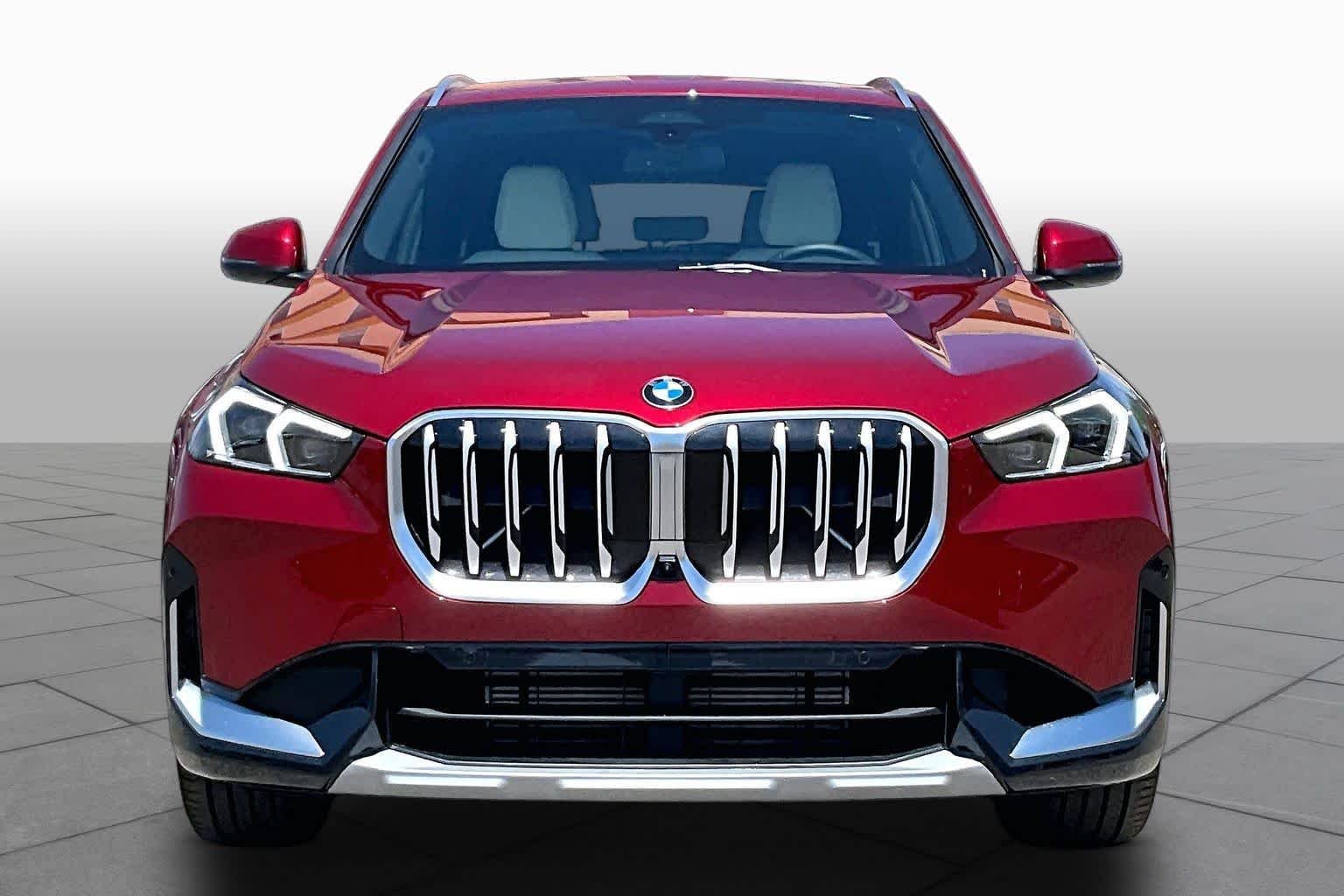 New 2026 Vegas Red Metallic BMW xDrive28i image 3