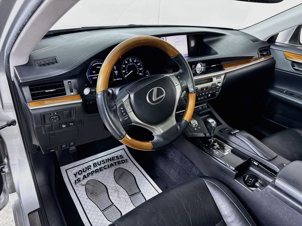 Used 2013 Silver Lining Metallic Lexus Hybrid image 14