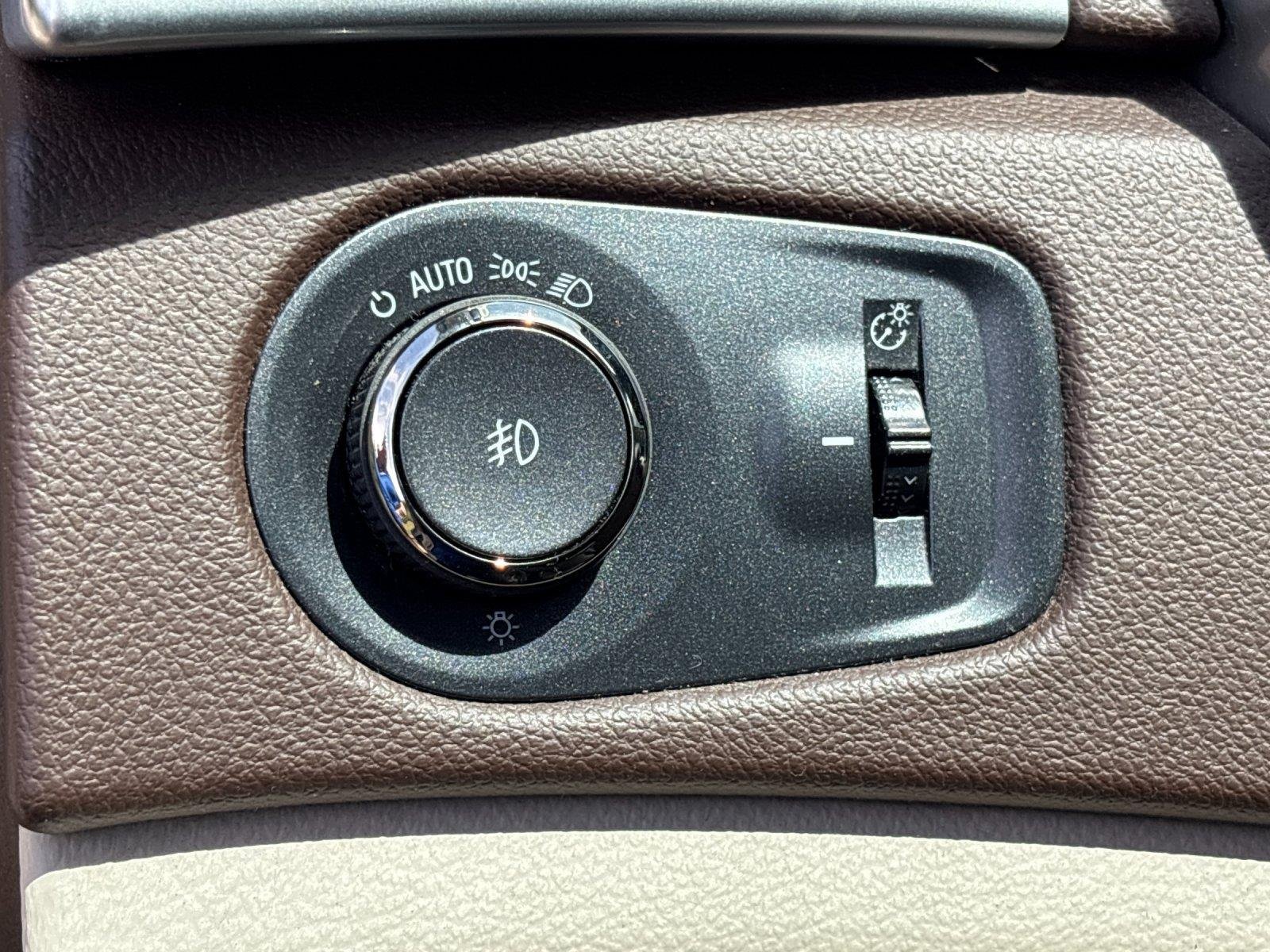 Used 2013 Platinum Ice Tricoat Cadillac Performance Collection image 16