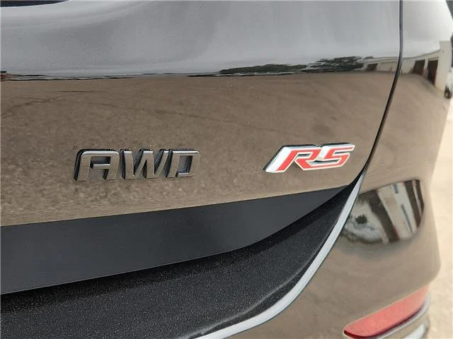 Used 2022 Black Chevrolet RS All-wheel Drive image 9