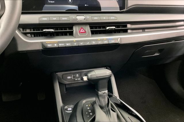 New 2026 Snow White Pearl Kia LXS image 7