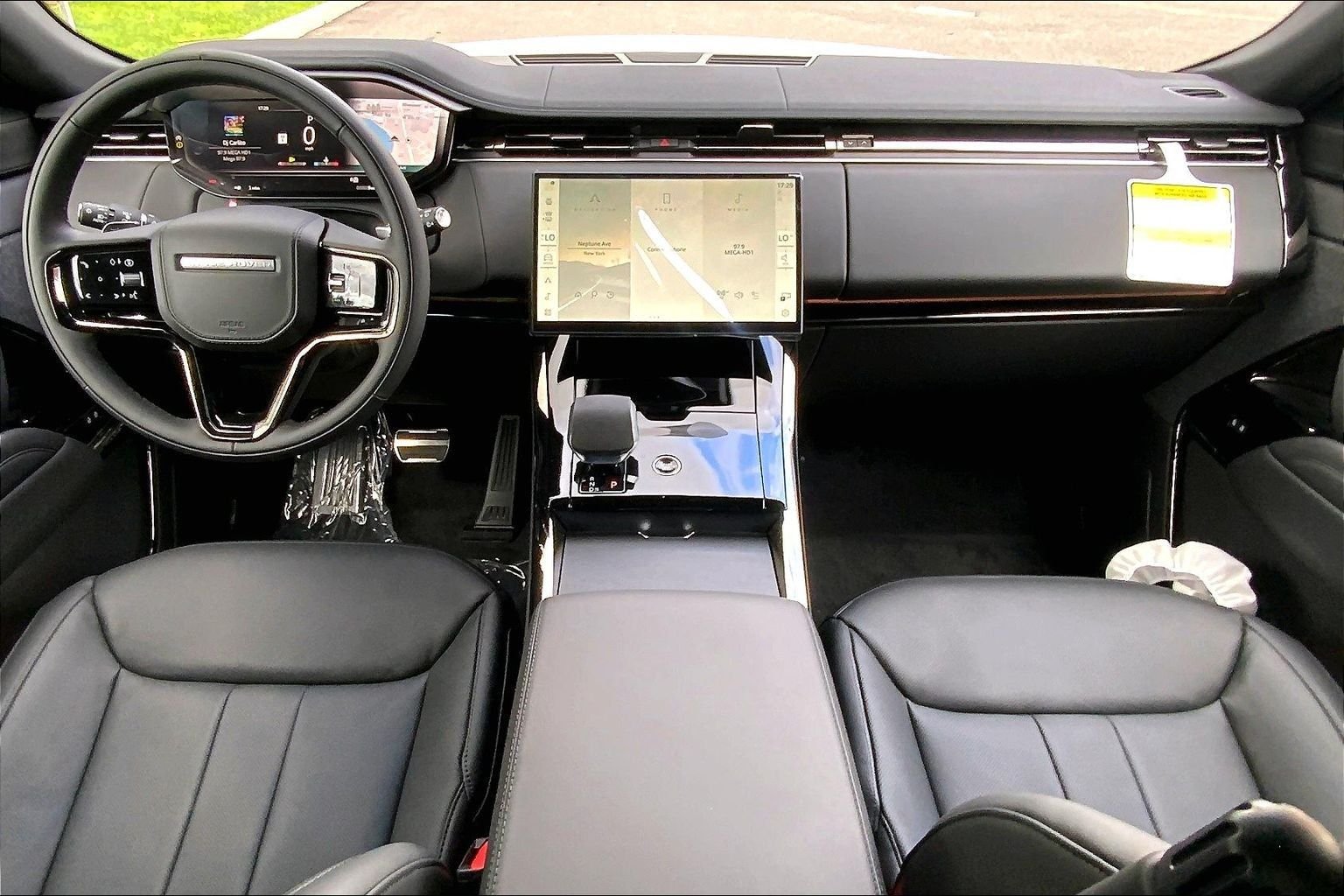 New 2026 Fuji White Land Rover Dynamic SE image 5
