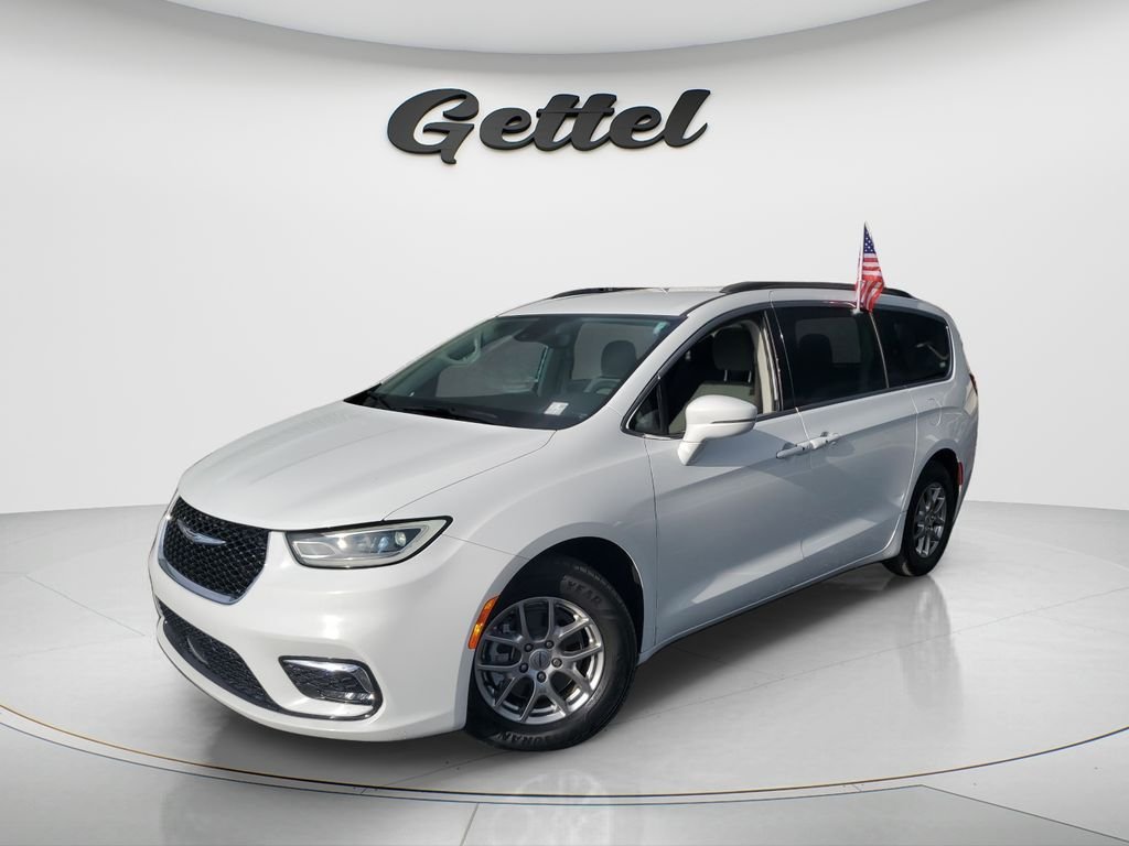 2021 Chrysler Pacifica Touring's photo