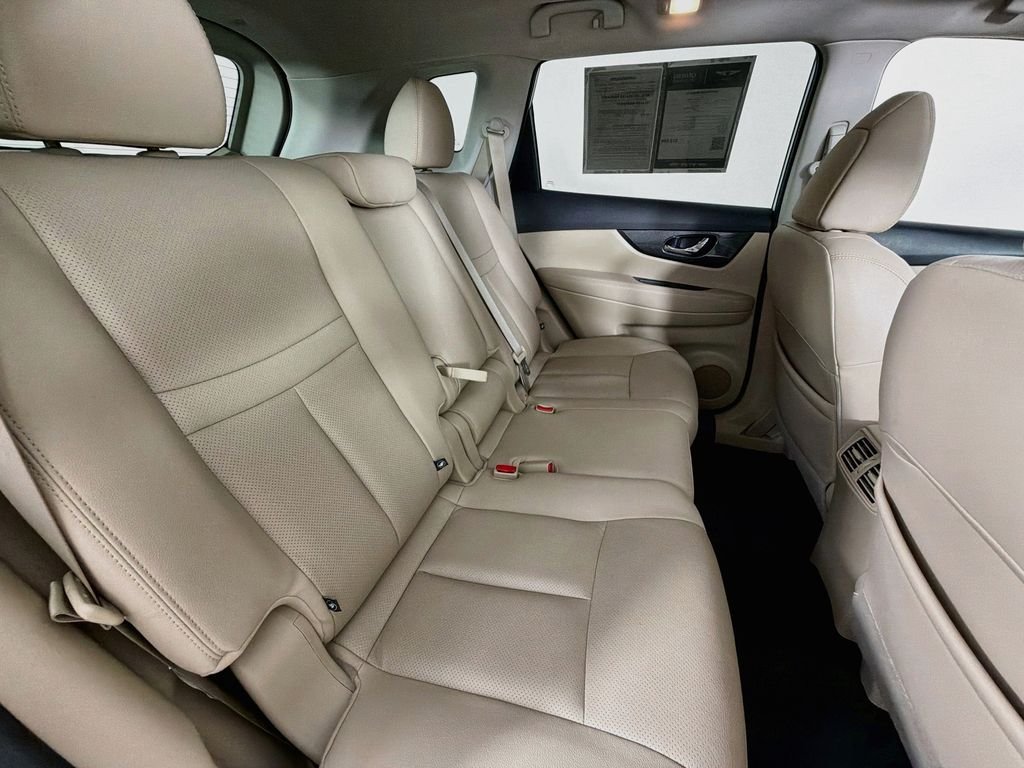 Used 2016 Pearl White Nissan SL image 29
