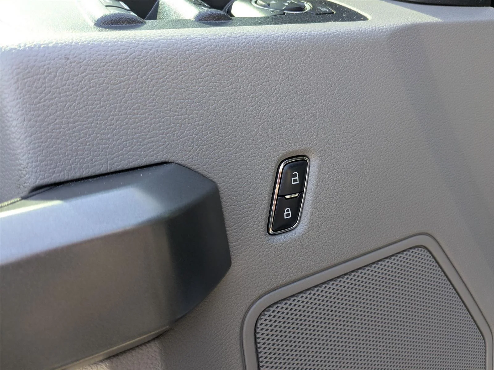 Used 2018 Blue Jeans Metallic Ford XLT image 14